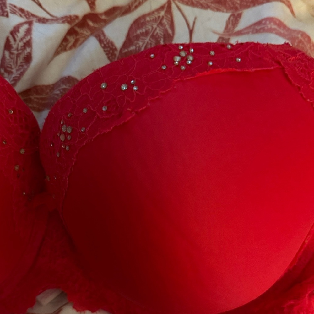 Elegant Lace Women's Bra Set - Red, White, and Pink - Picture 3 of 13